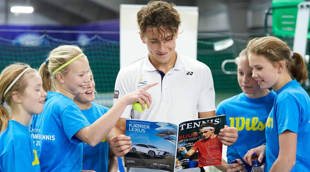 Den perfekte julegave for tennisfrelste – abonnement på magasinet Tennis-Norge
