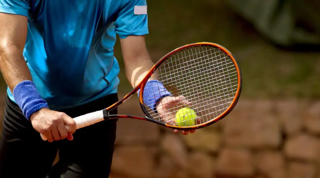 Annonse: Spille på tennis?