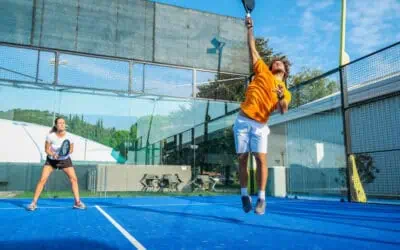 Tennisspillere som går til padel