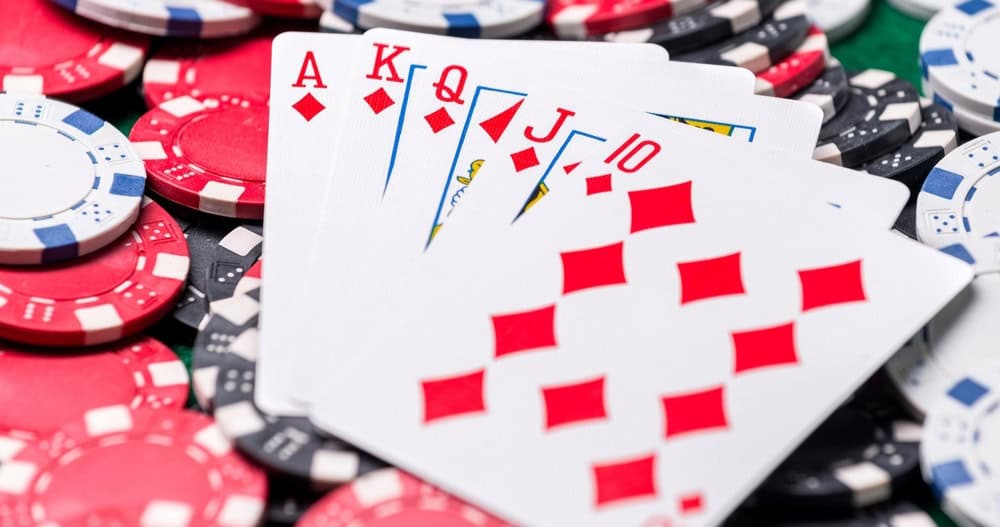 Forstå pokerbløffer: bli en mester på å bløffe mostandere